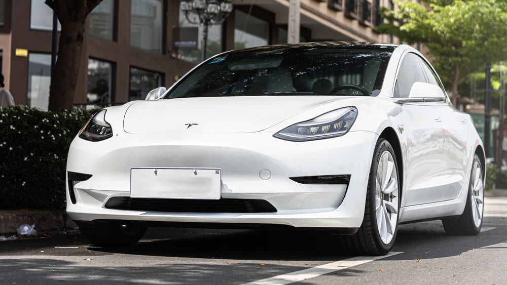 tesla conduite sportive